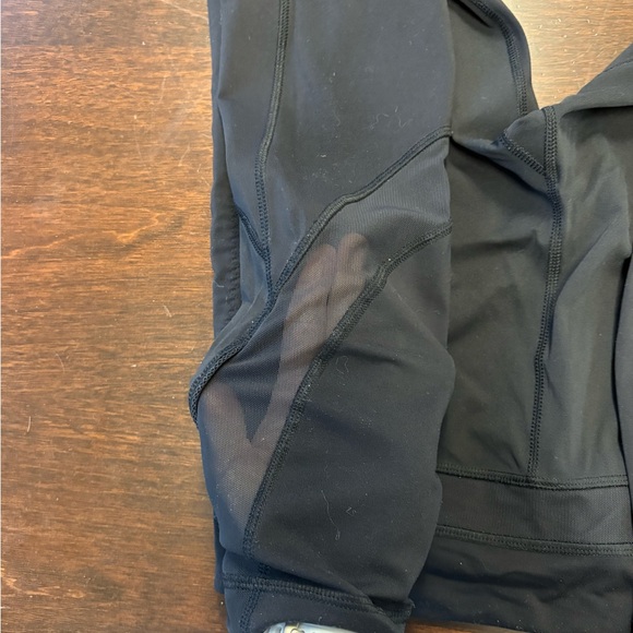 Lululemon Legging with mesh/ zipper/ pockets - size 6 - Picture 7 of 7